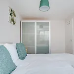 Canadawater-2Bedroom-1Bathroom-Free Parking