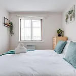 Canadawater-2Bedroom-1Bathroom-Free Parking