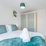 Canadawater-2Bedroom-1Bathroom-Free Parking