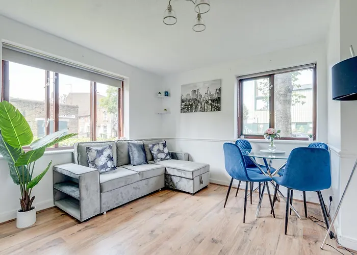 Canadawater-2Bedroom-1Bathroom-Free Parking