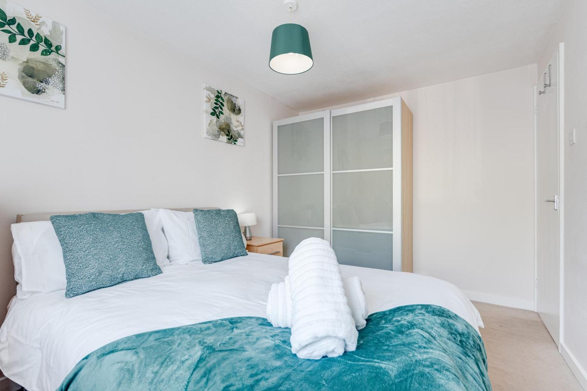 Canadawater-2bedroom-1bathroom-free Parking *