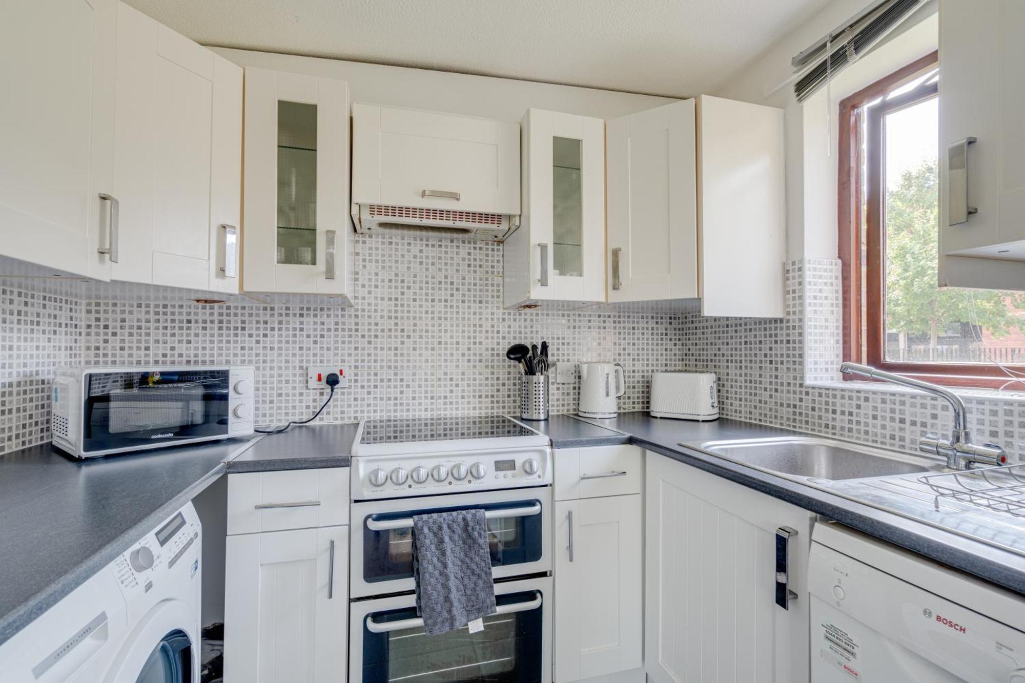 Canadawater-2bedroom-1bathroom-free Parking